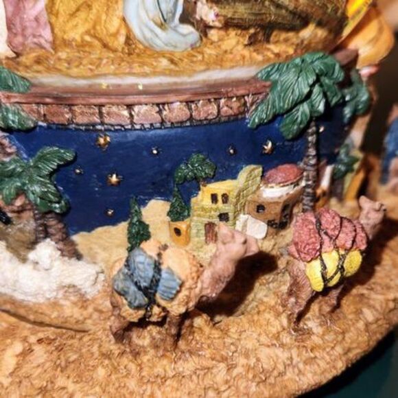 Rotating Water Globe plays "O Holy Night " by Kirkland Home - Picture 7 of 8